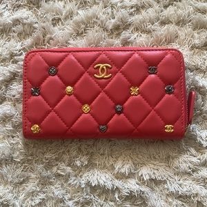 CHANEL Zipped Wallet